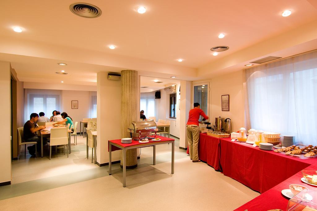 Residencia D'Investigadors Hostel - Barcelona — Photos 1